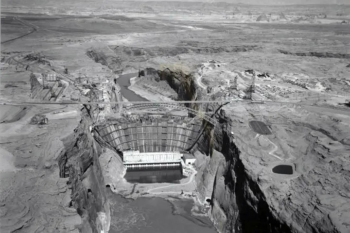 Glen Canyon Dam under construction 1960-63. / Photo courtesy USBR